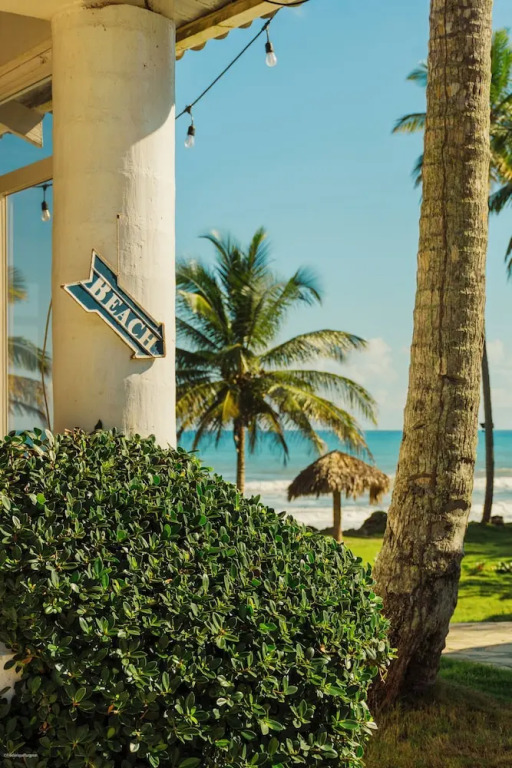 Room in Guest Room - Oceanfront Suite With Kitchenette Stunning Views & Secluded Luxury