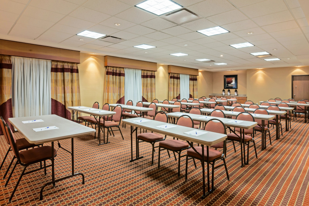 Holiday Inn Express & Suites - Laredo-Event Center Area by IHG