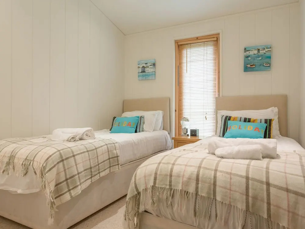 5 Lake View, Looe