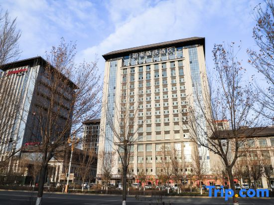 Homeinn Plus Hotel (Aksu Jiefangbei Road Airport)