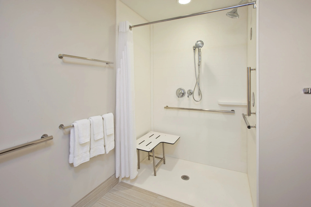 Holiday Inn Express and Suites South Hill by IHG