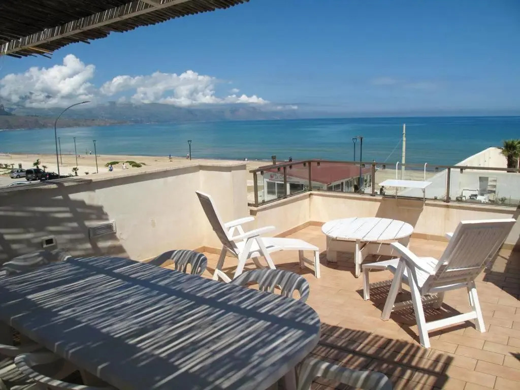 2 bedrooms house with wifi at Alcamo