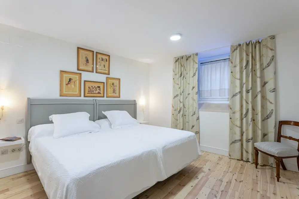 Modern Apartment 2 Bd & 2 Bth Near the Cathedral Catedral V