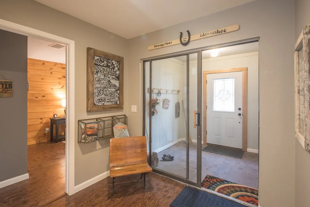 Honey Haus on the Horseshoe 3 Bedrooms 2 Bathrooms Home