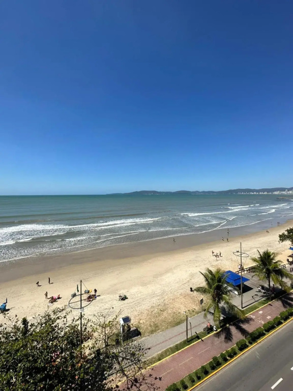 COBERTURA FRENTE MAR 2 SUITES E 1 QUARTO no Centro de Itapema