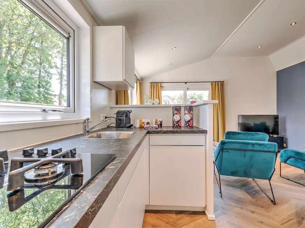 Lovely Holiday Home in Kaatsheuvel With Bubble Bath