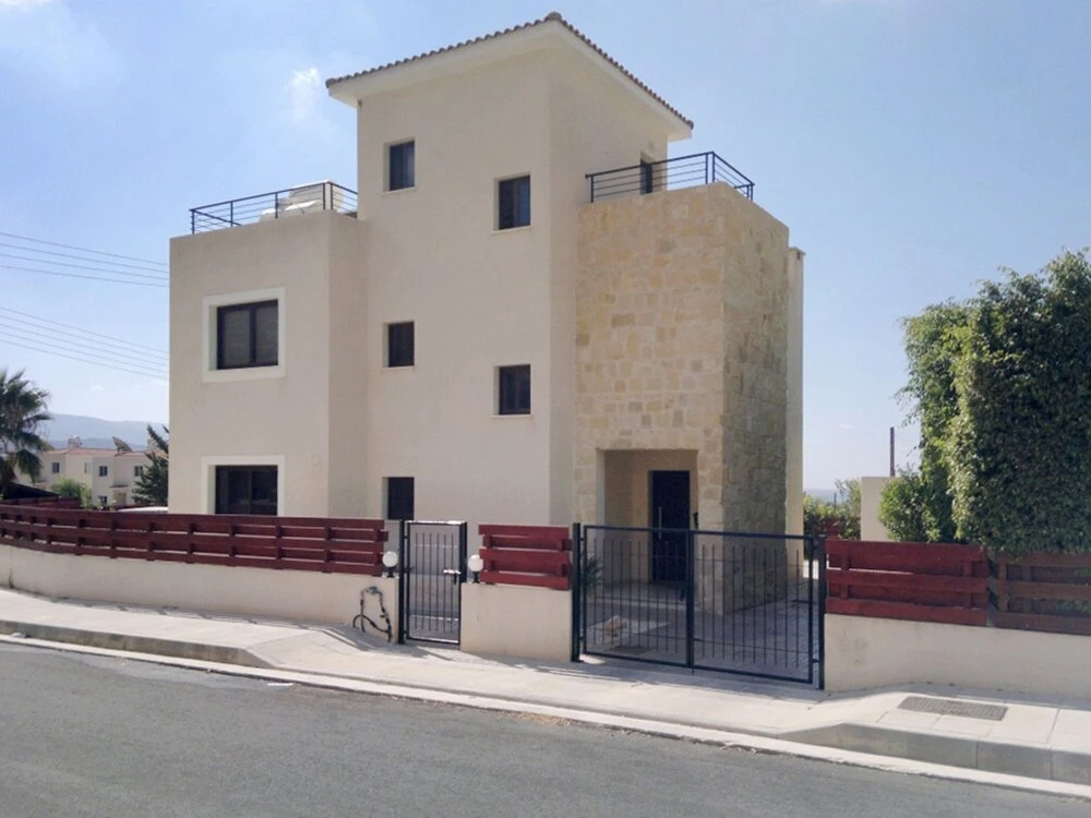 Modern Luxury Villa in Peyia, Near Coral bay Beach, w/ Private Pool an