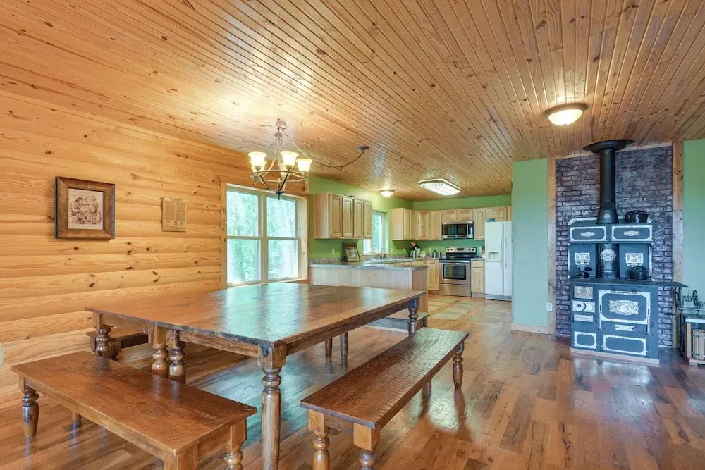 Spacious Log Cabin in Fairland, 1 Mi to Grand Lake