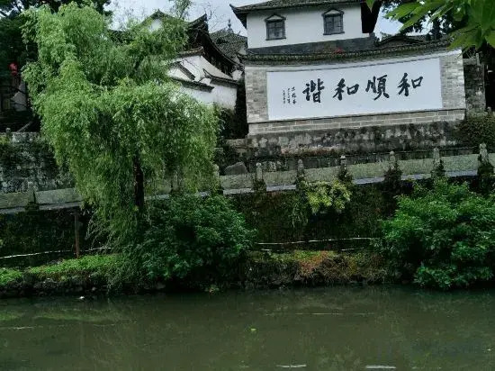 Guanhulou Hostel