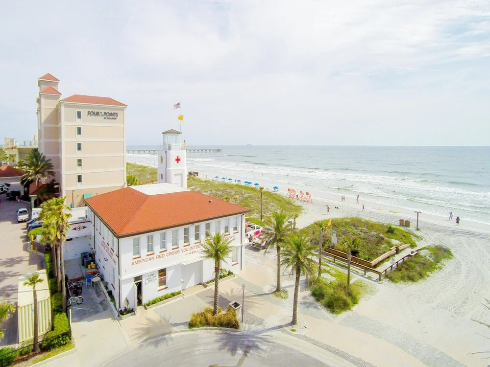 Beachcomber 301 2 Br condo by RedAwning