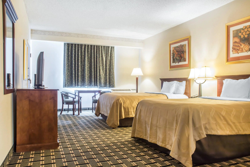 Quality Inn & Suites Palm Island Indoor Waterpark