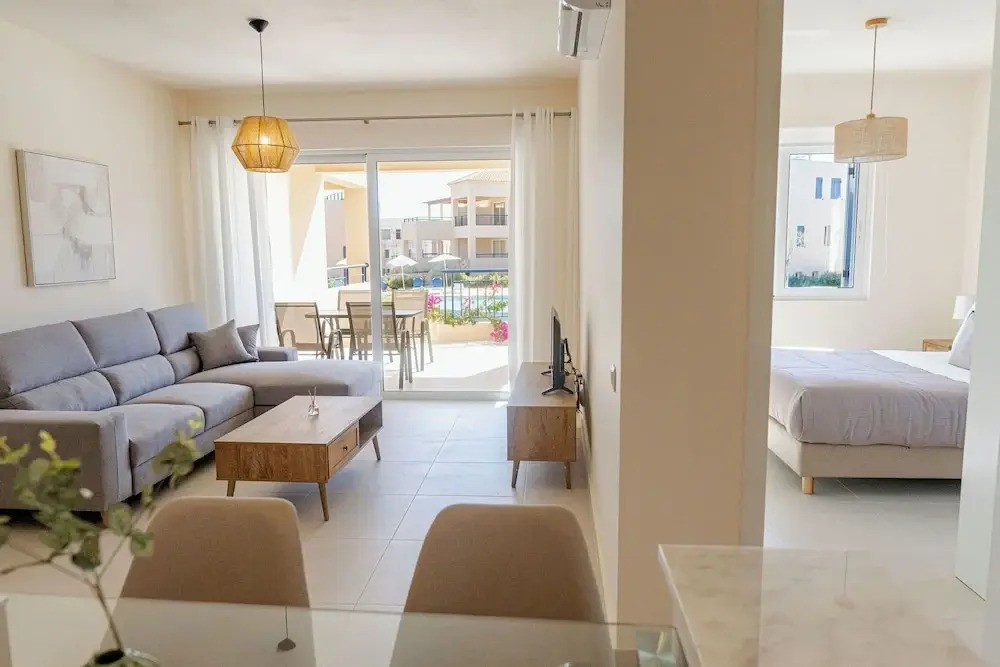 Phaedrus Living: Seaside Thalassa Cretan 102