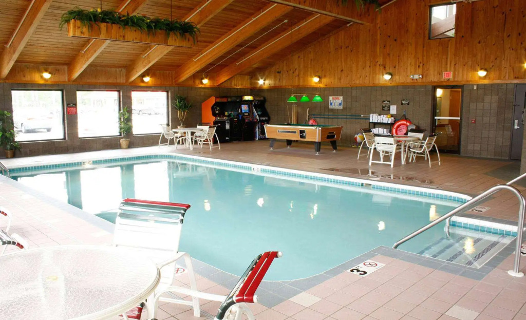 AmericInn by Wyndham Sturgeon Bay