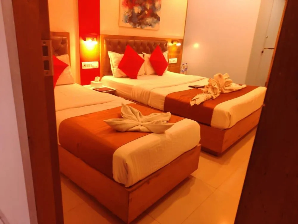 OYO 8490 Hotel Grandeur