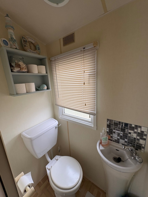 Cabin Sleeps 8 With Indoor Pool