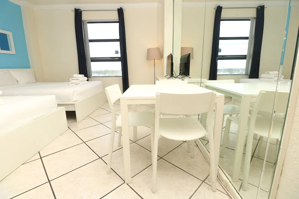 682 Hollywood Beach City View