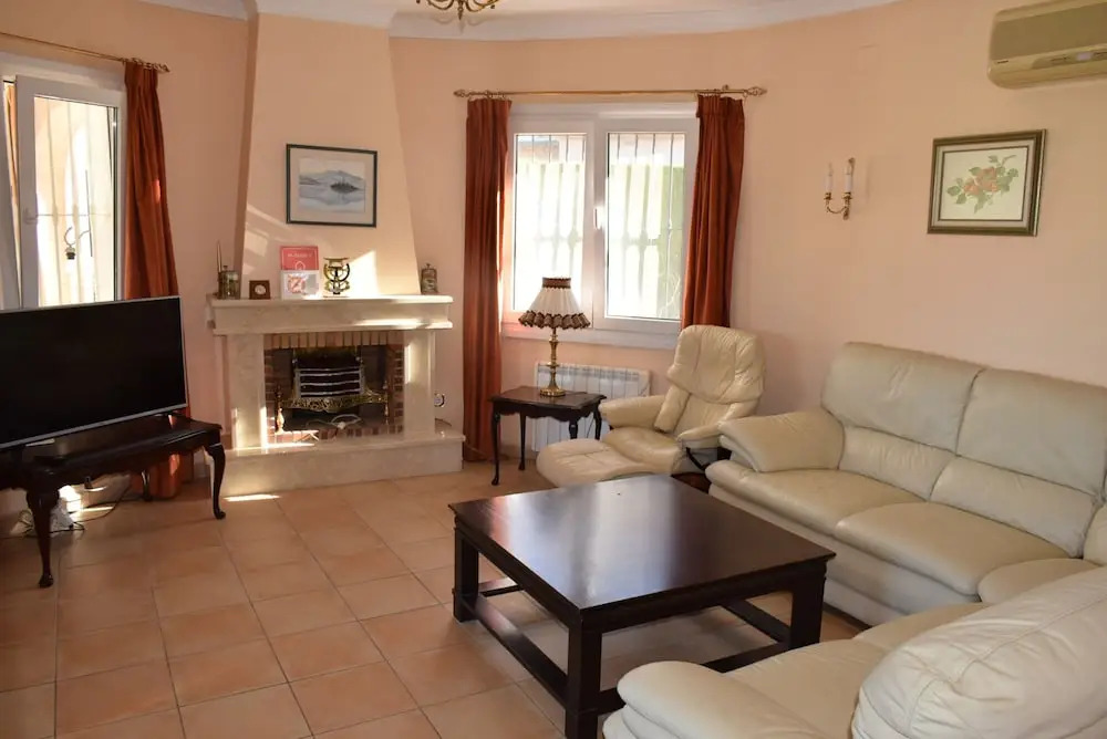 Ch1900 in Oliva With 4 Bedrooms and 3 Bathrooms