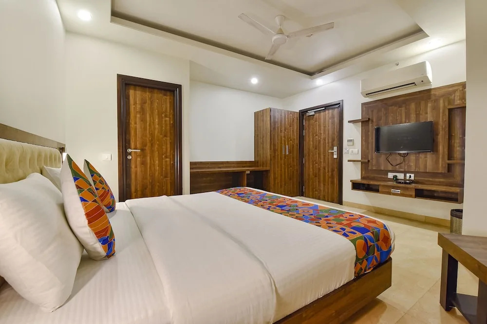Fabhotel The Palm
