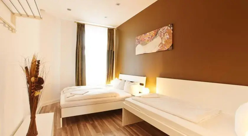 Dilo Apartments 150 sqm Modern Historic Apartments for 12 Guests