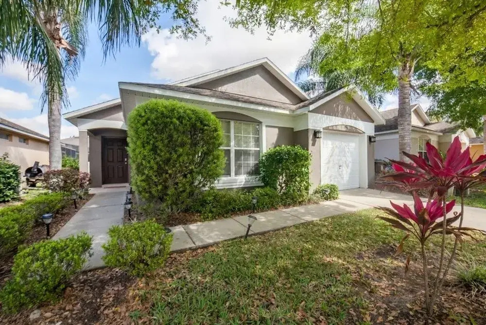 Private Pool 2 Queens And Twin Room! 3 Bedroom Home by RedAwning