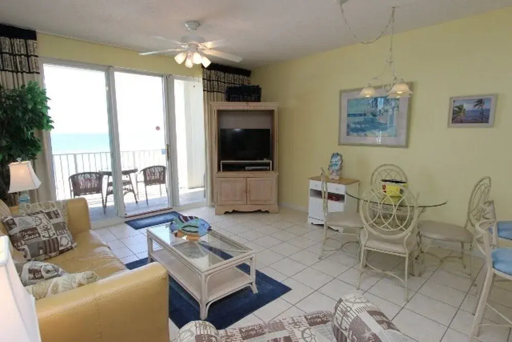 Majestic Sun 409A - 1 Br condo by RedAwning
