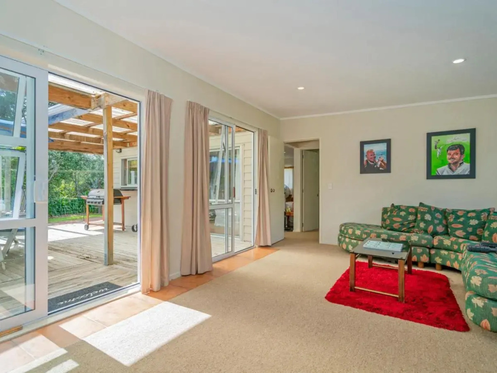 Oysters Retreat - Cooks Beach Holiday Home