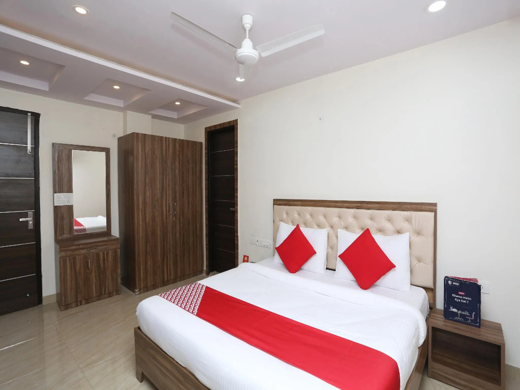 OYO 28302 Hotel Welcome Banquets And Room