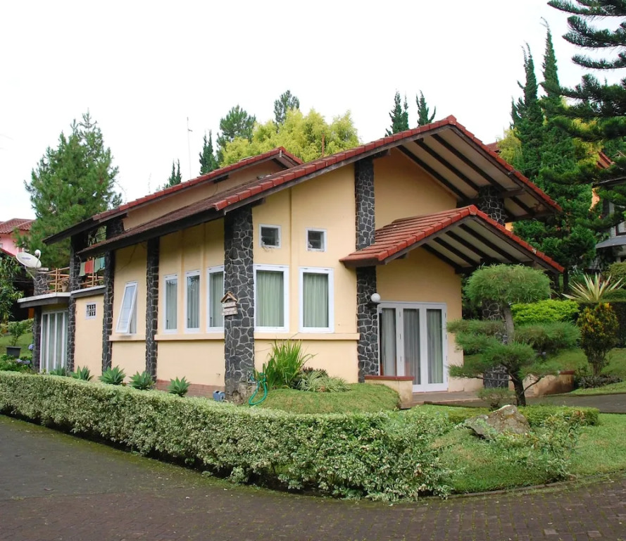 Chrysant Huis Villa Istana Bunga