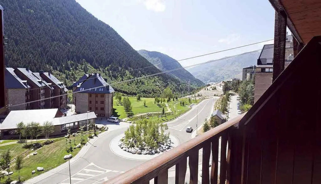 Luderna - Apartamento con terraza Bonaigua B3 Toran
