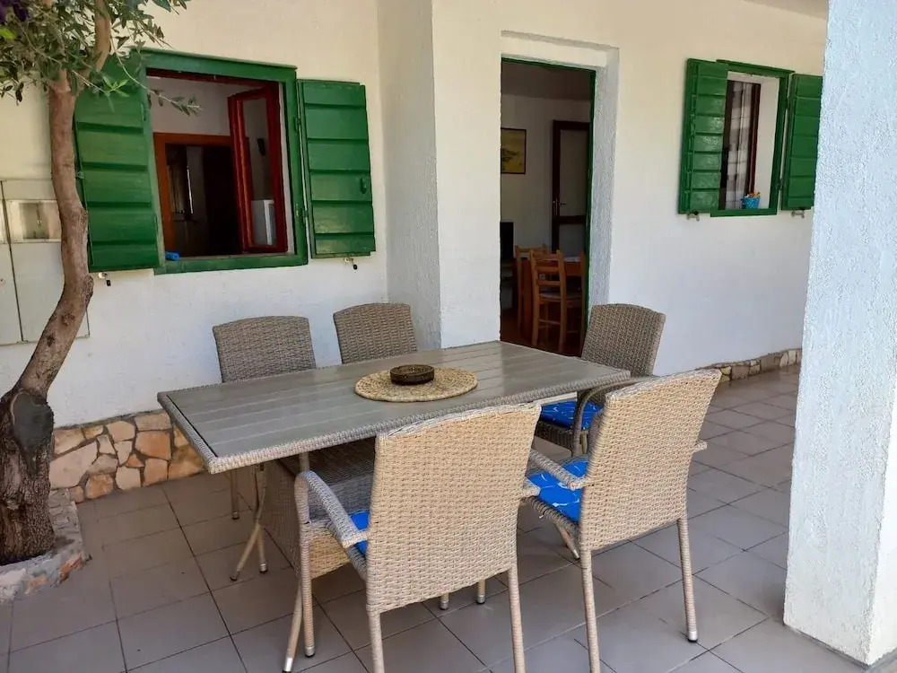 Ivica1- Great Location Next to the sea - H