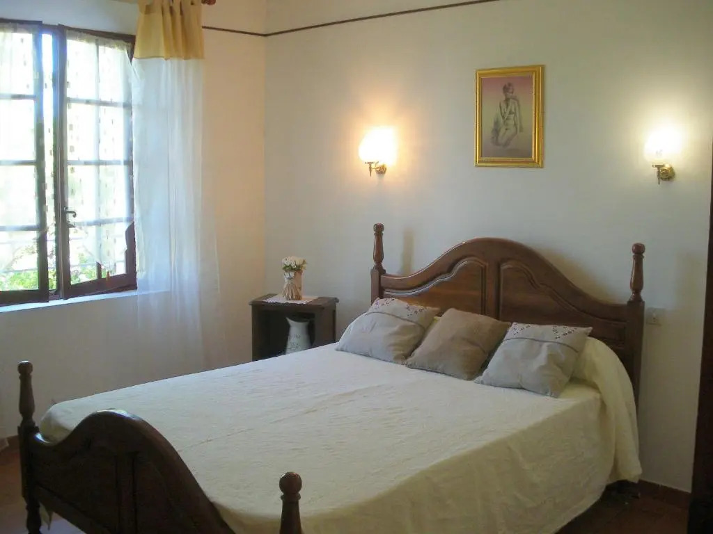 Agréable Maison de Vacances avec Piscine Privée, située en Campagne du village de Cabrières d'Avignon au cœur du Luberon, 6 personnes, LS2-2 OULIVE