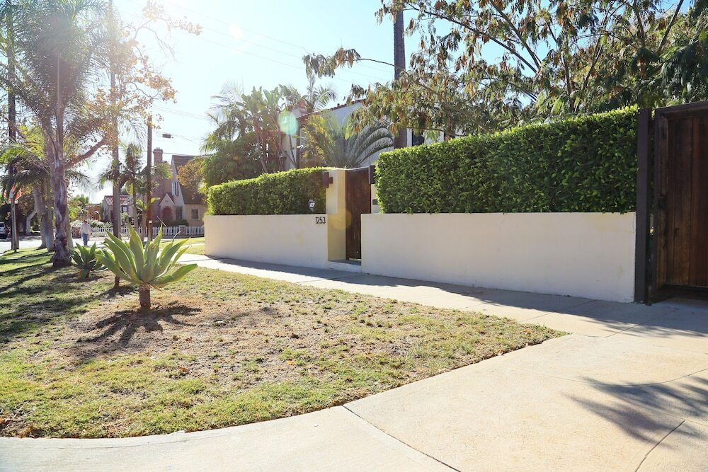 Wilshire Vista One Bedroom Vacation House - RUD 82201