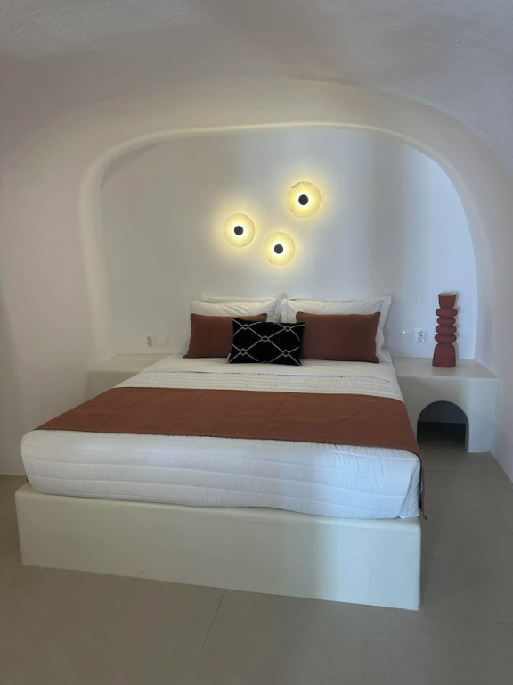 You and Me Suites Oia