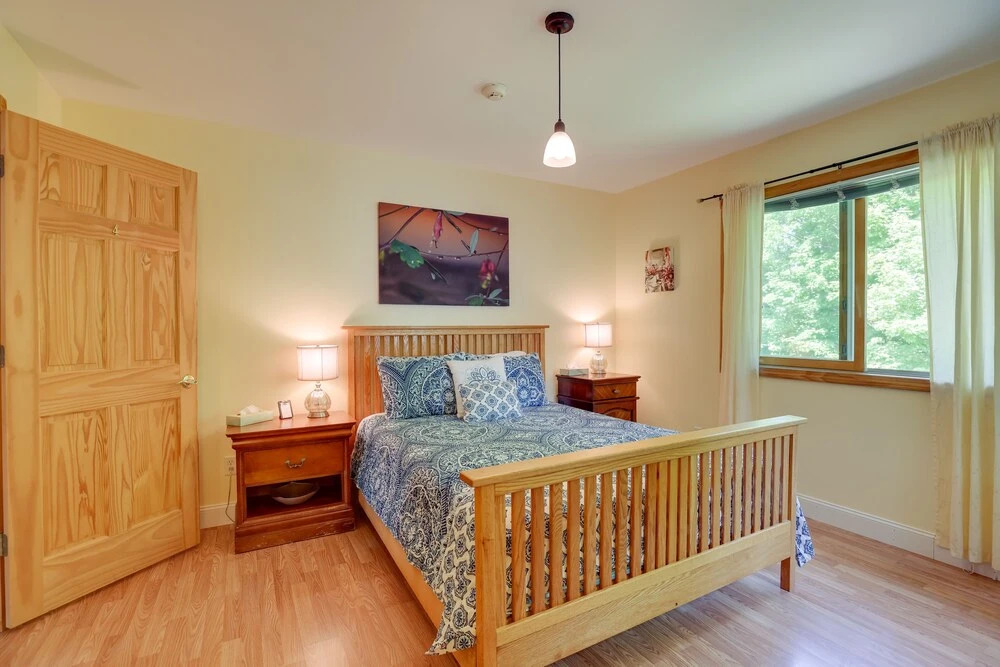 'lockes Glen' - Lakefront Geneva Getaway w/ Dock!
