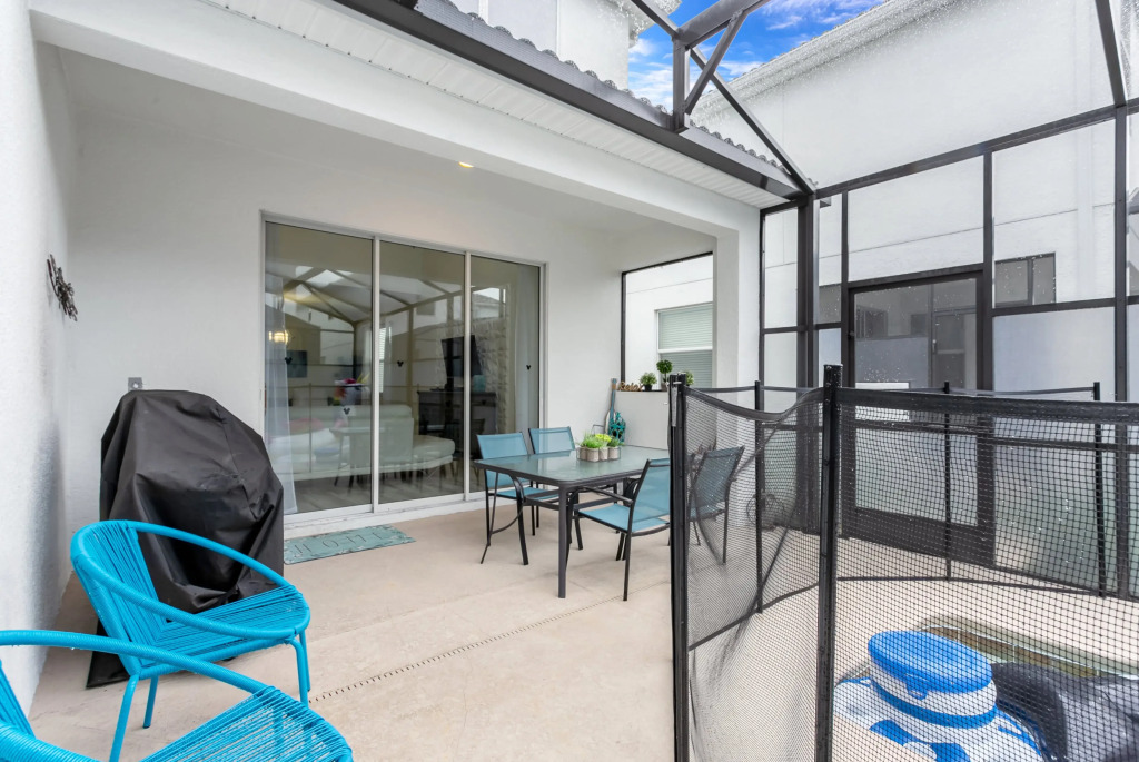 Amazing Storey Lake 5 Bedroom 5 Bathroom 4778Kcc