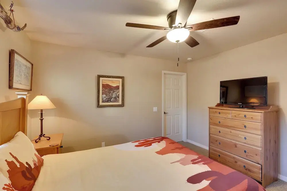 3 Mi to Lake Havasu! Retreat w/ Poolside Oasis