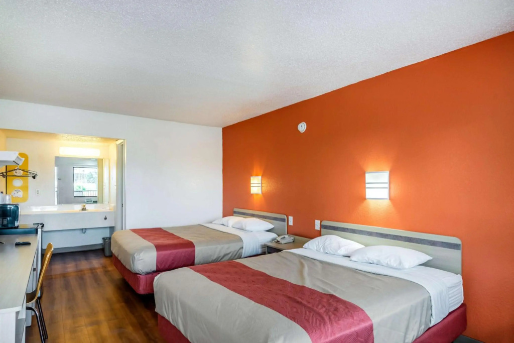 Motel 6-Anniston, AL