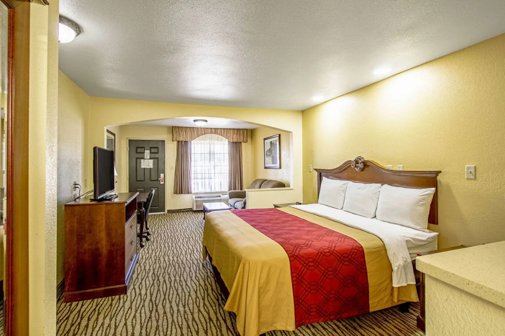 Super 8 by Wyndham Jackson MS Near the Fairgrounds
