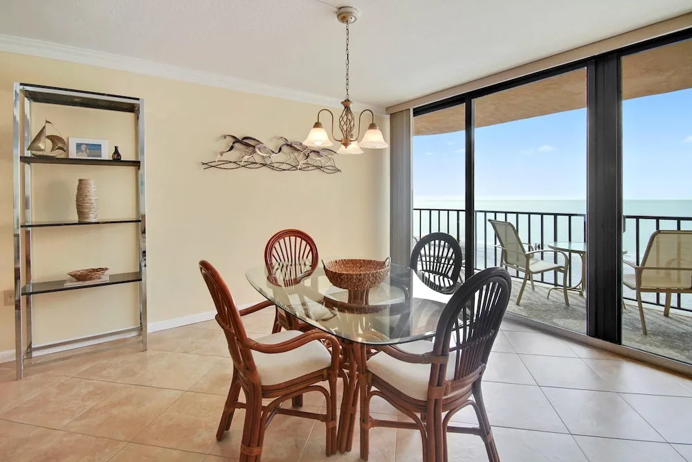 Trillium 2A Desired South Corner/large Balcony/beach Views!