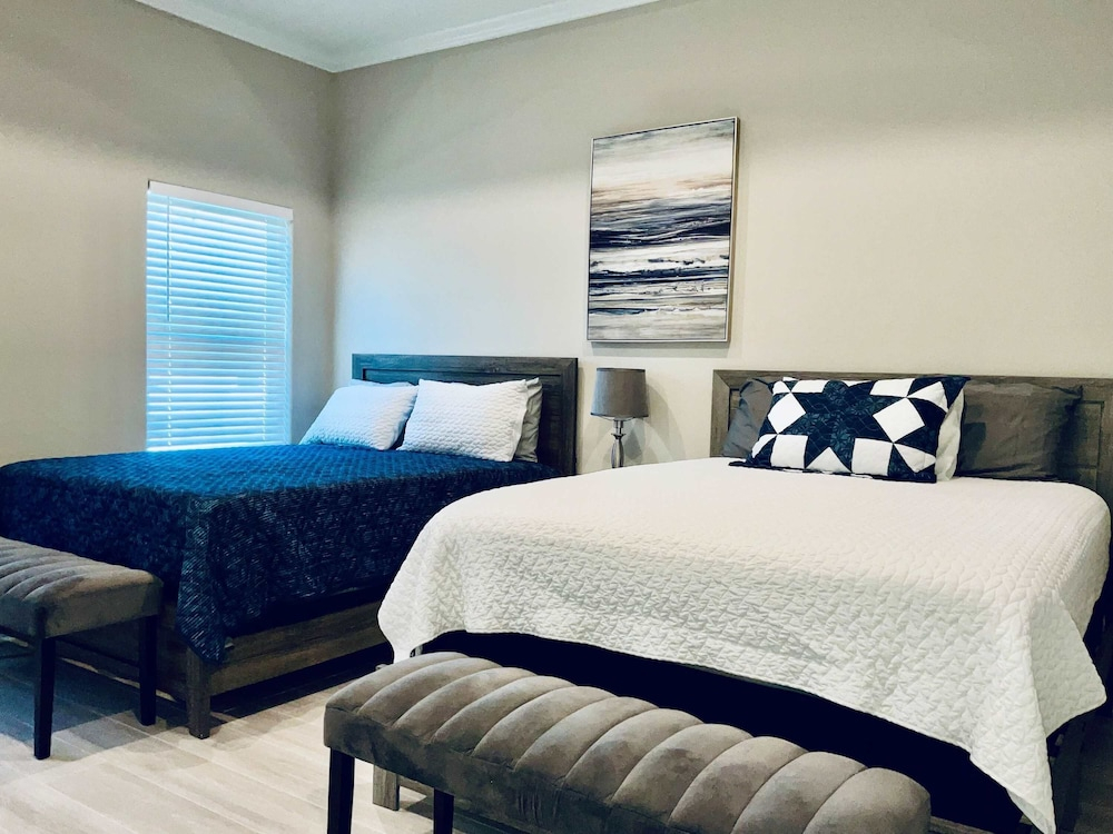 Kemah Marina  Home for 8