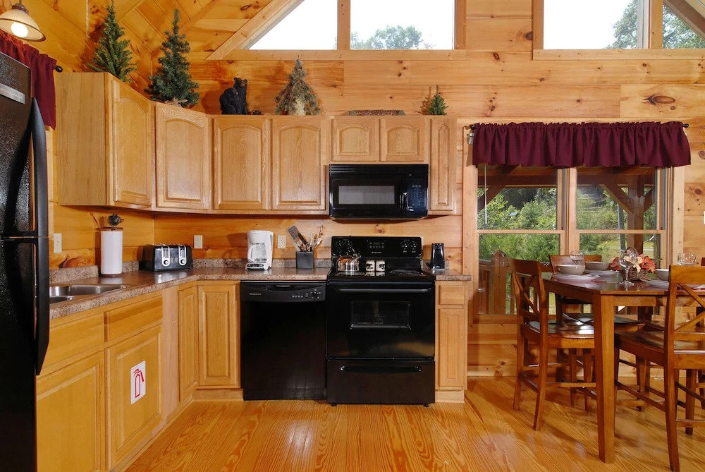 Mountain Lake Hideaway by Heritage Cabin Rentals