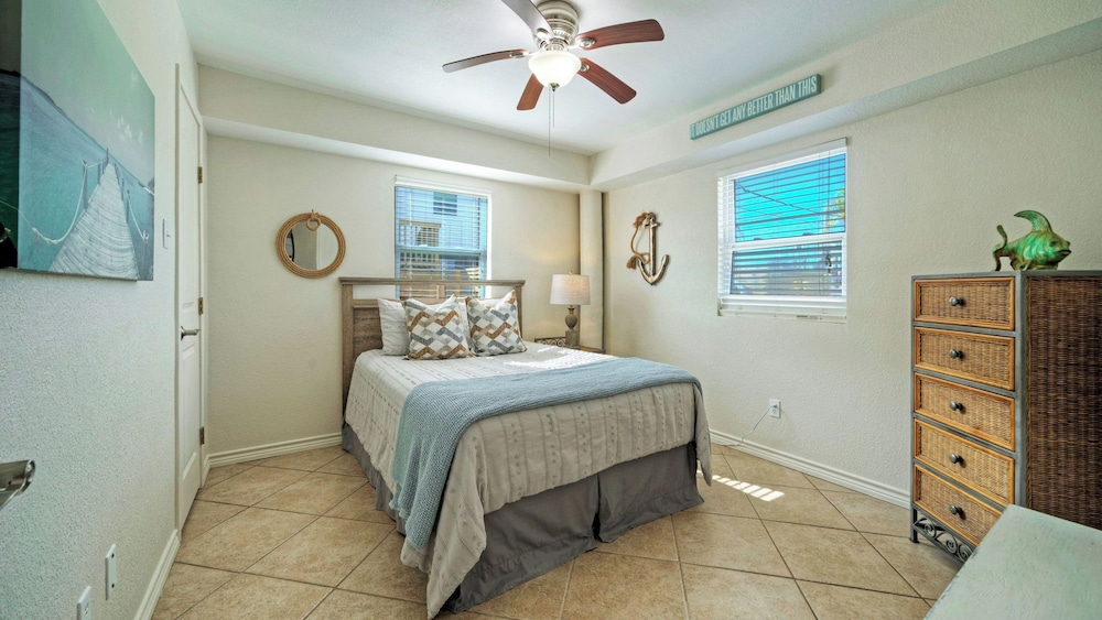 Seaglass Landing Private Pool, Cabana, & Near Port Aransas Beaches