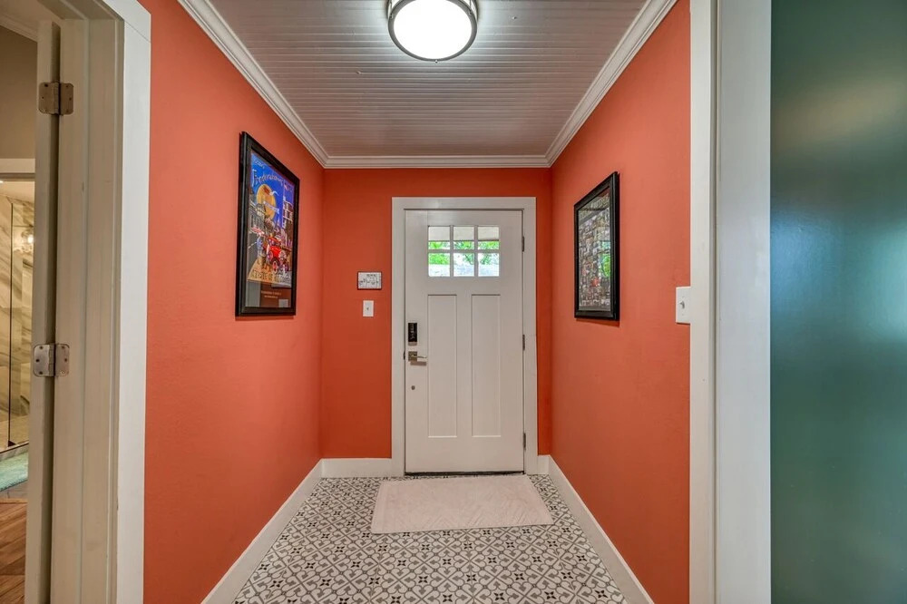 Cozy Cottage 3 min to Dwtn Large Backyard W/grill