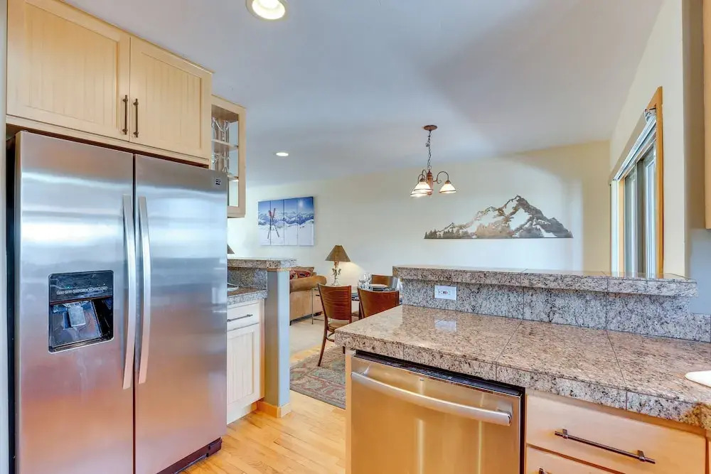 Airy Winter Park Gem w/ Private Outdoor Hot Tub!