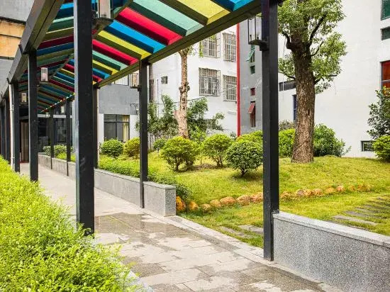 Yueshan Yiju Hotel (Yulin Guogou Center Jincheng Center Branch)