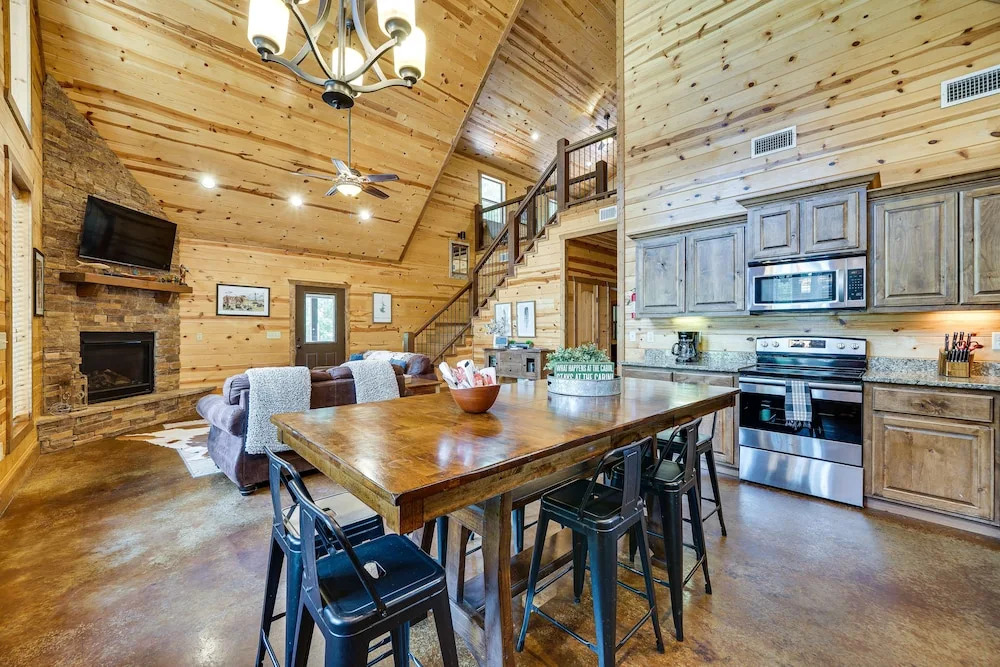 Hot Tub & Fire Pit at Broken Bow Cabin!