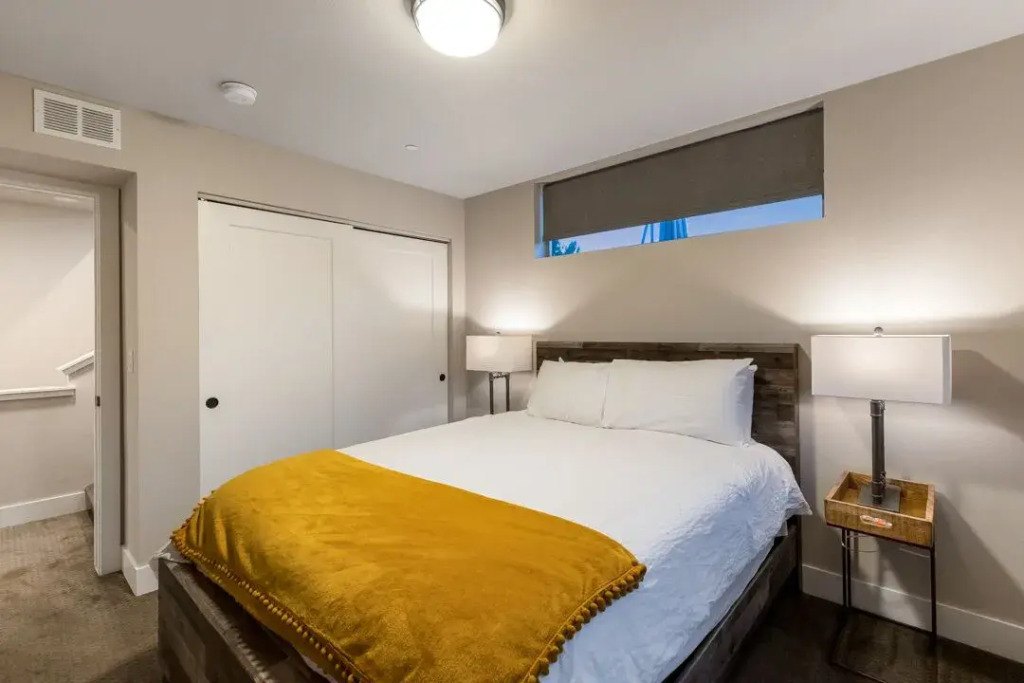Old Town Modern New Build: Rftp Spa W/ Mtn Views!