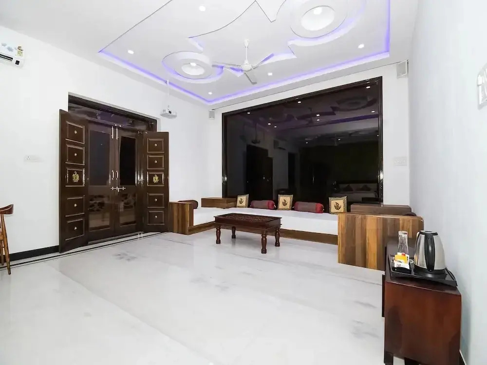 Zest Damodar Garh By OYO Rooms