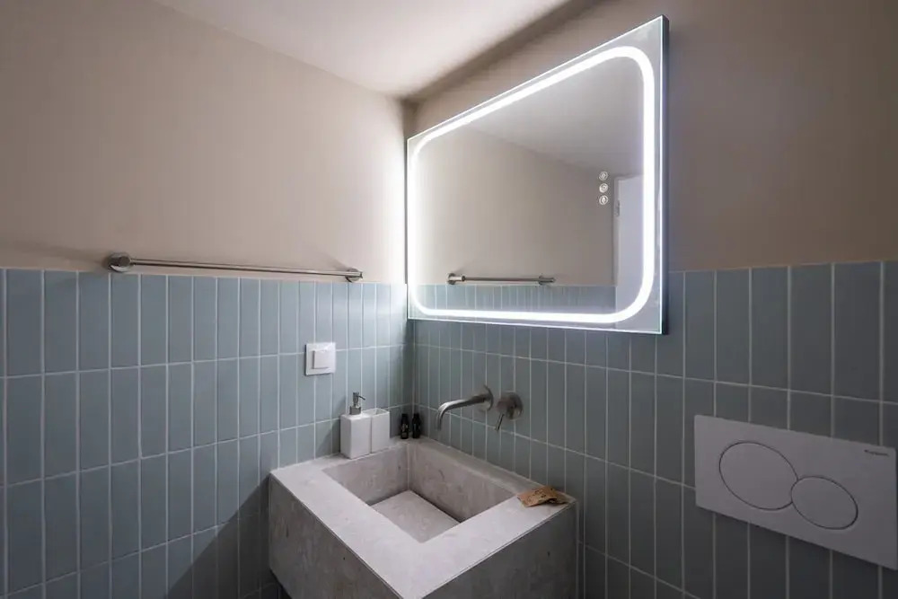 LIV - Artistic Rooftop Apartment in Pagrati