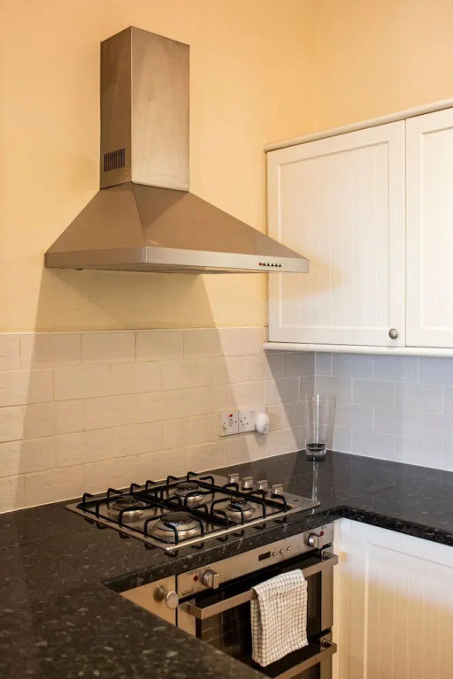 1 Bedroom Apartment Overlooking Park